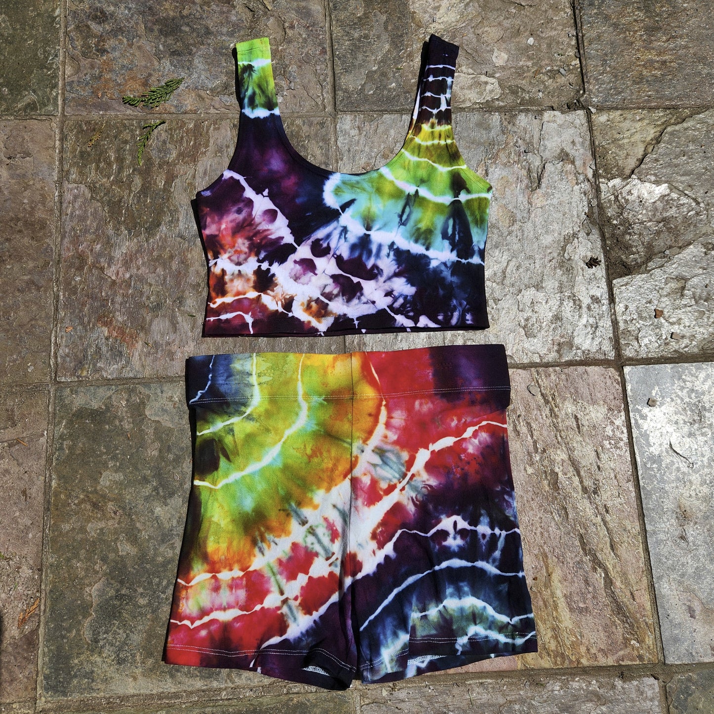 High Rise Hot Short Rainbow Geode Medium