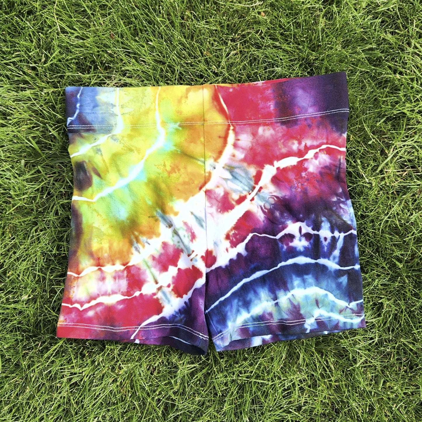 High Rise Hot Short Rainbow Geode Medium