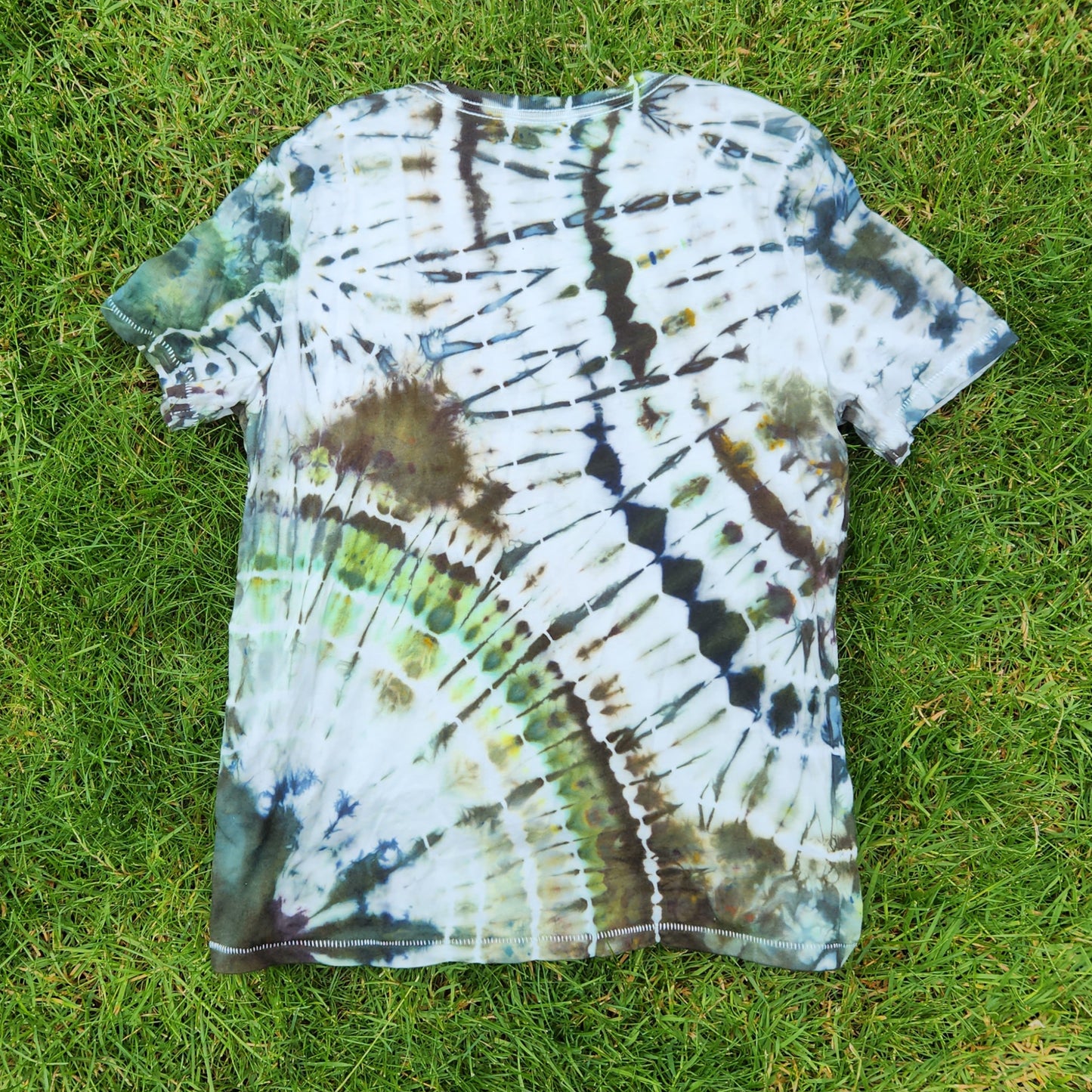 Tee Youth Medium Green Geode