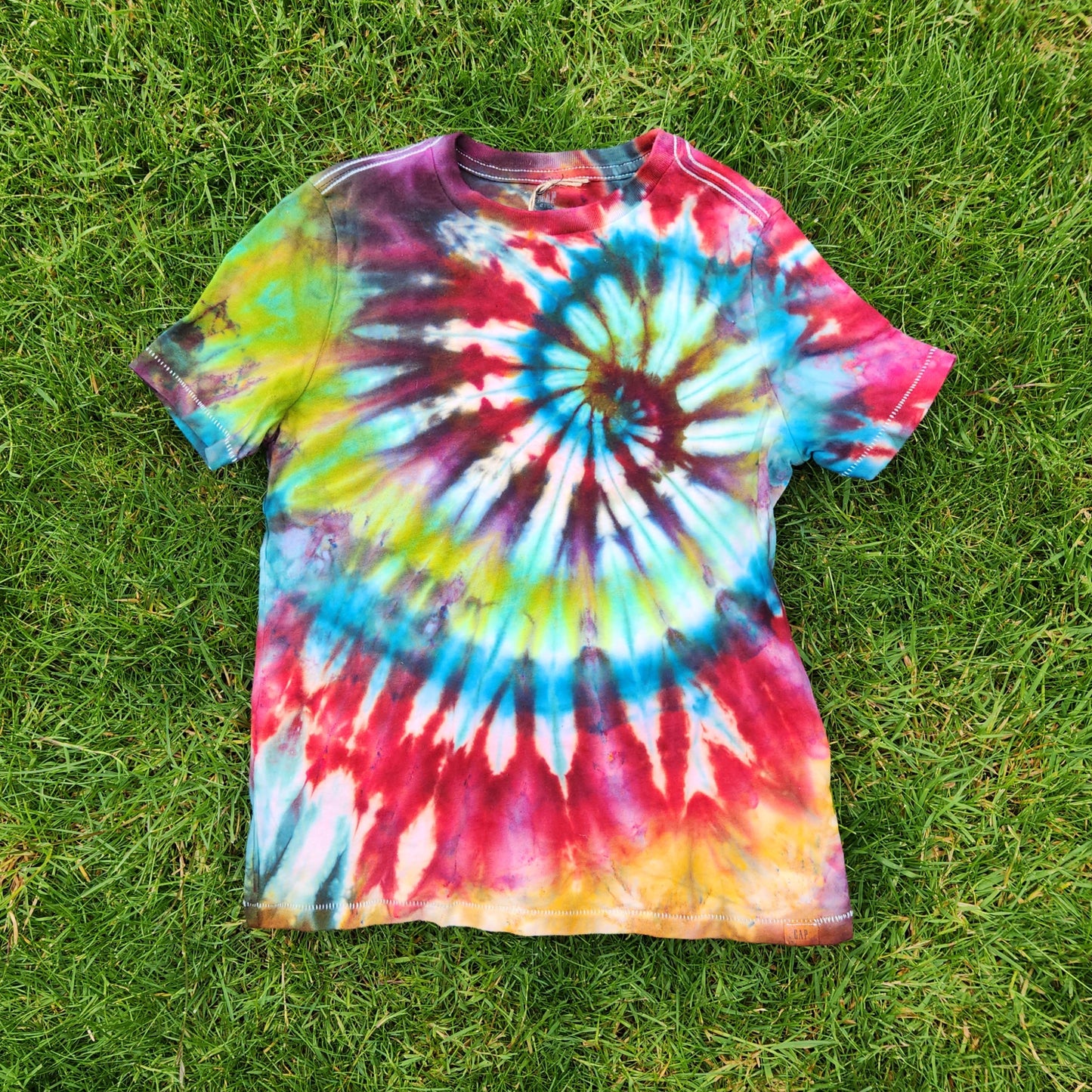 Tee Youth Small Rainbow Spiral