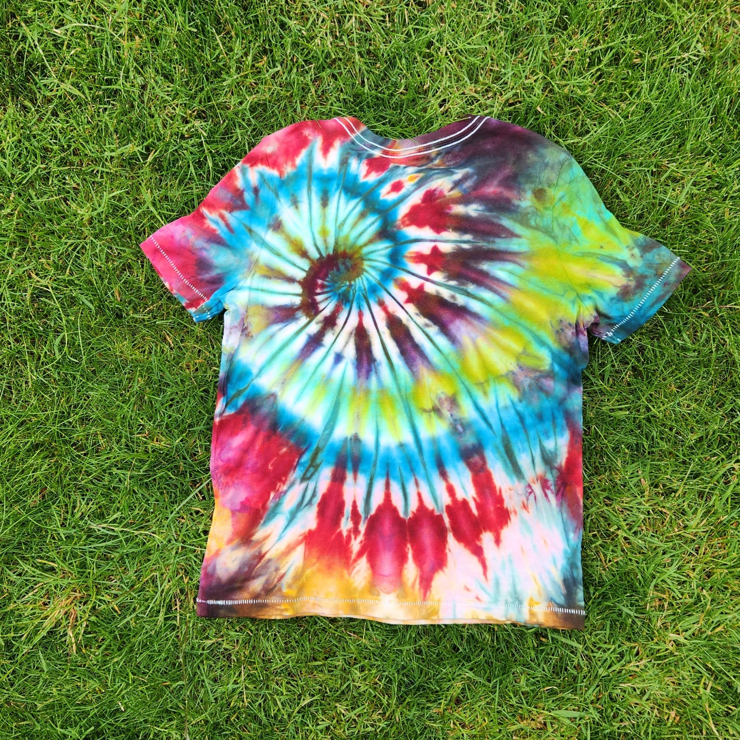 Tee Youth Small Rainbow Spiral